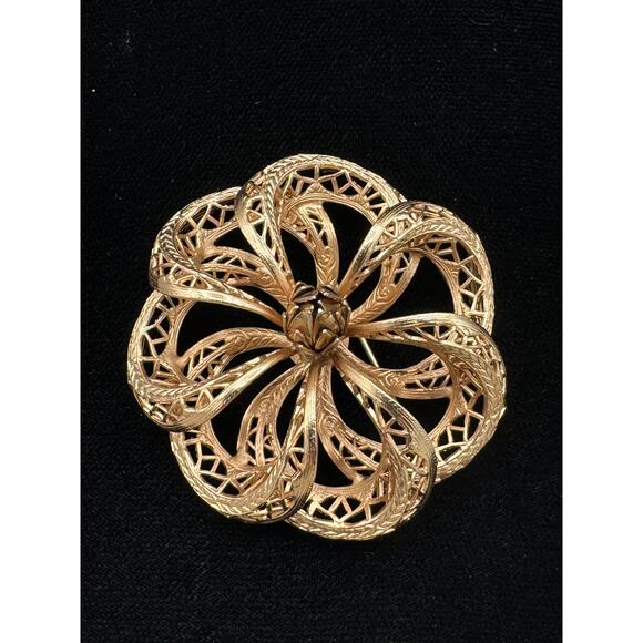 Vintage Corocraft Gold Tone Filigree Swirls Brooch - Picture 1 of 6
